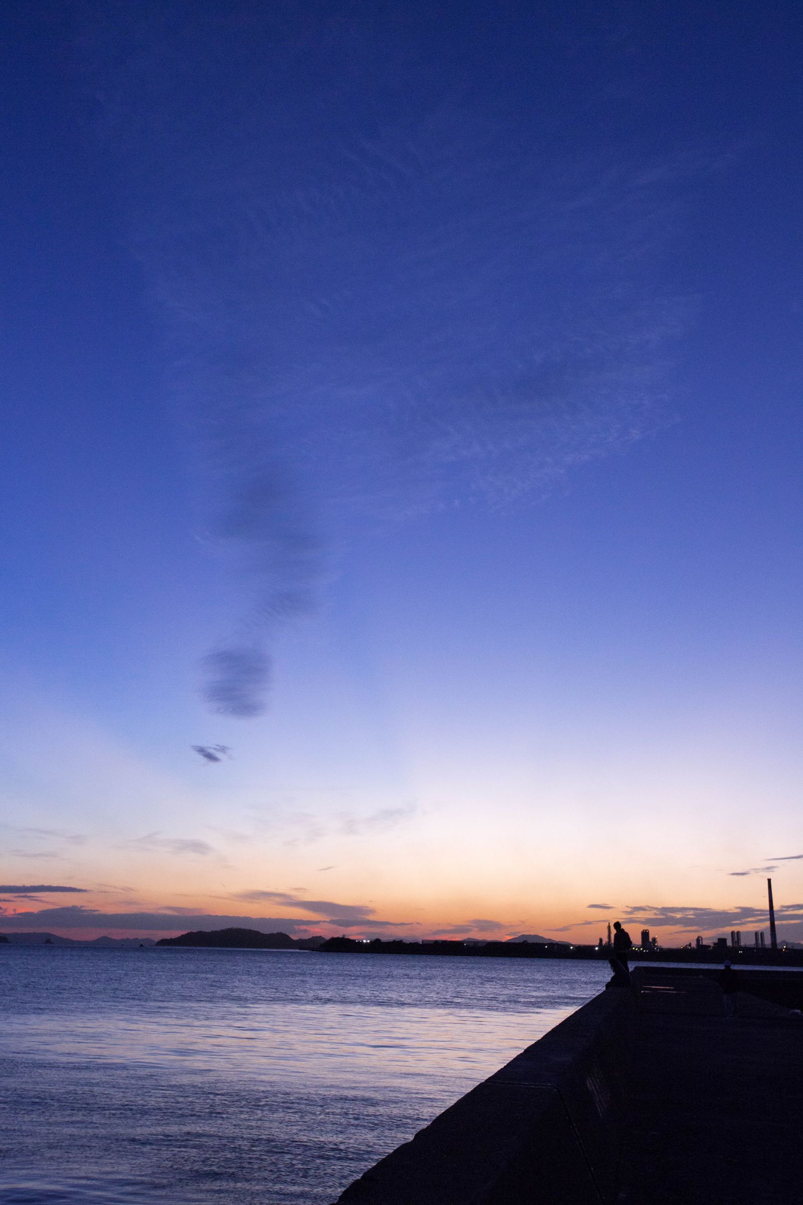 秋の夕暮れ おだやかな秋の夕暮れ（縦版） | GANREF