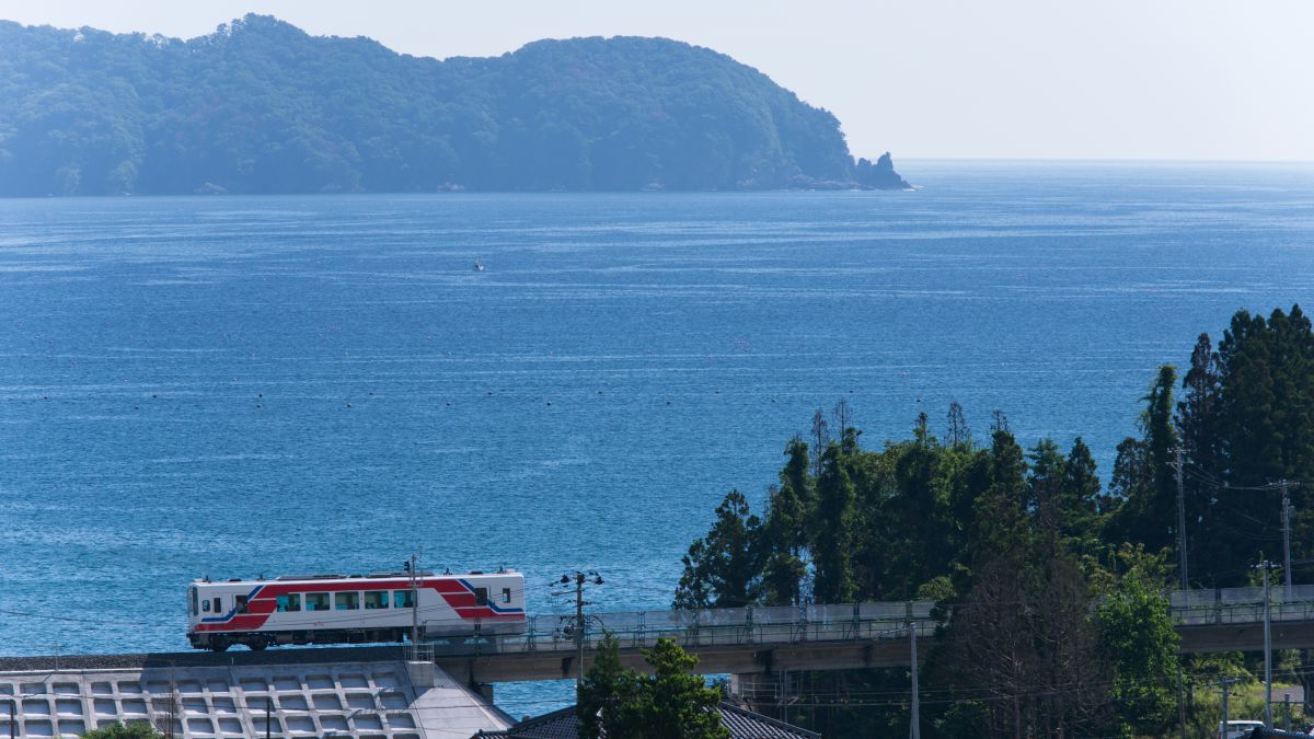 故郷の海と三鉄 乗り物 交通 鉄道 駅 Ganref