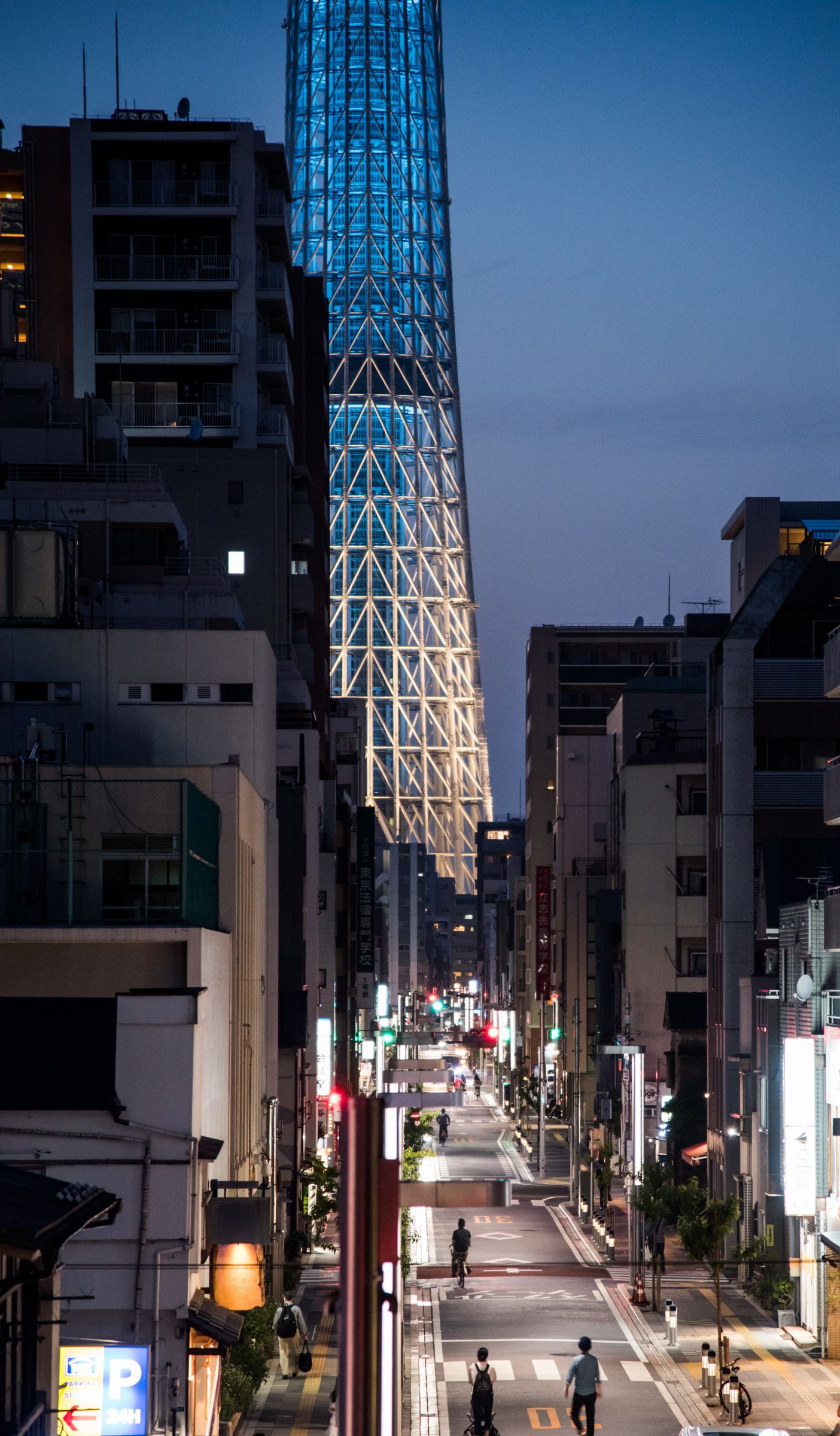 物 が 遠く に 見える