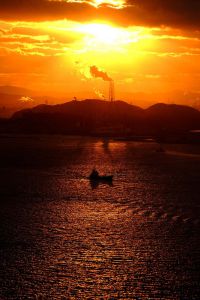 夕日写真 鉾島の閃光 鉾島の夕景 夕陽がキラリンバージョン . . location