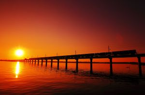 あの日の夕日 忍路漁港から見える 積丹半島の横を沈む夕日は 6月から7月中旬
