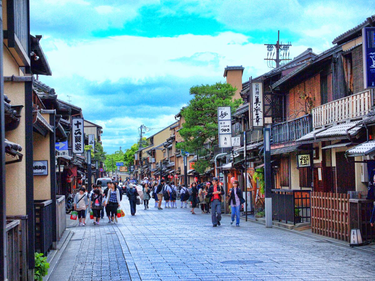 祇園花見小路を北より 街並み 建物 街並み Ganref