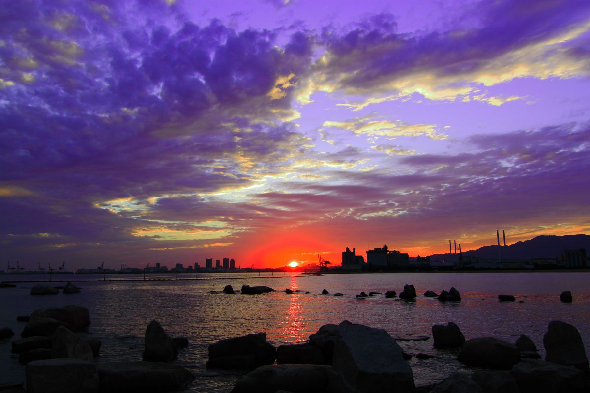 あわてて砂浜におりて夢中でシャッターを 夕焼け Ganref