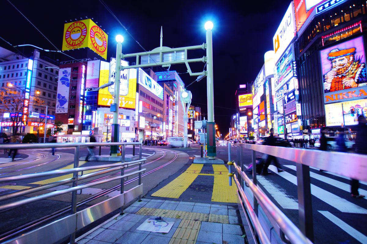 札幌市電すすきの駅より 街並み 建物 夜景 Ganref