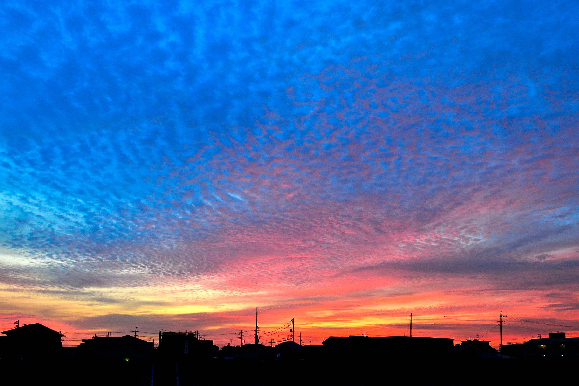 秋の朝 朝焼け秋雲 | GANREF