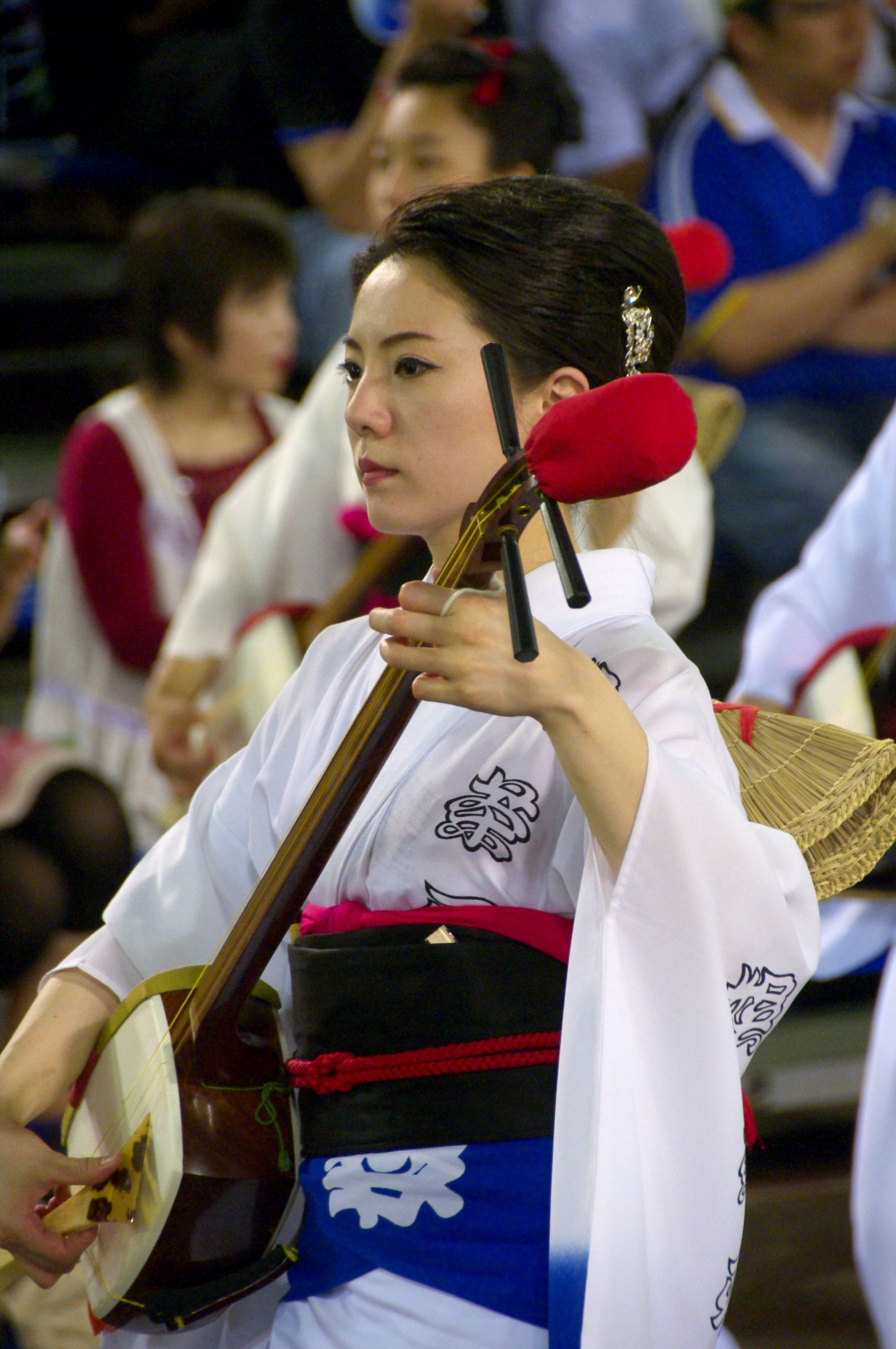 阿波踊りや長歌で。三味線、ケース付き　　阿波おどり 阿波踊りや長歌で。三味線、ケース付き 阿波おどり 和楽器