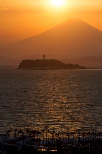 富士山に吸い込まれていくような太陽 | GANREF
