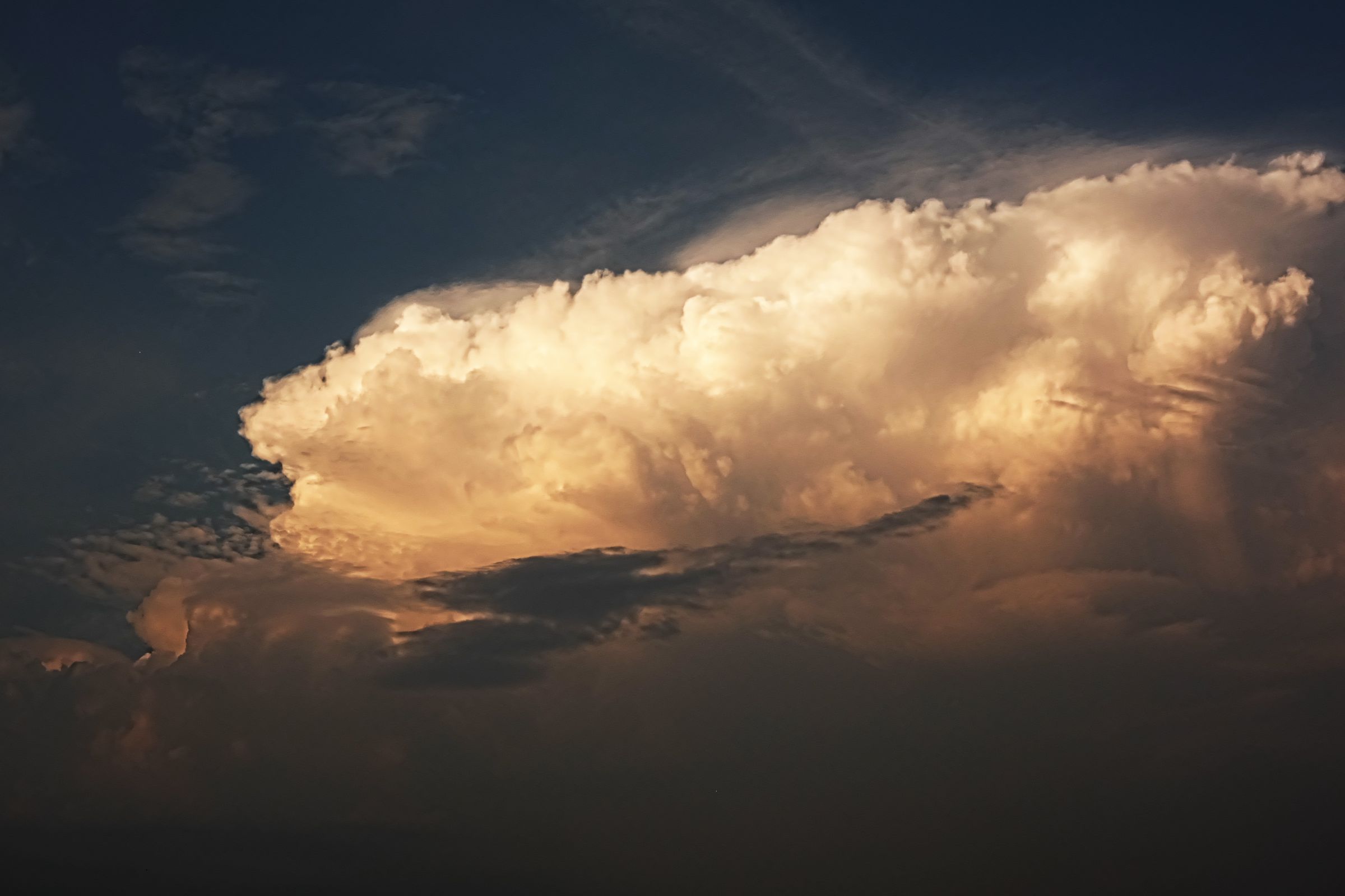 夏の雲 夏の雲、夕暮れ時に。 | GANREF