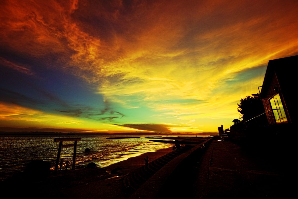 夕焼けは虹色に 自然 風景 空 雲 Ganref
