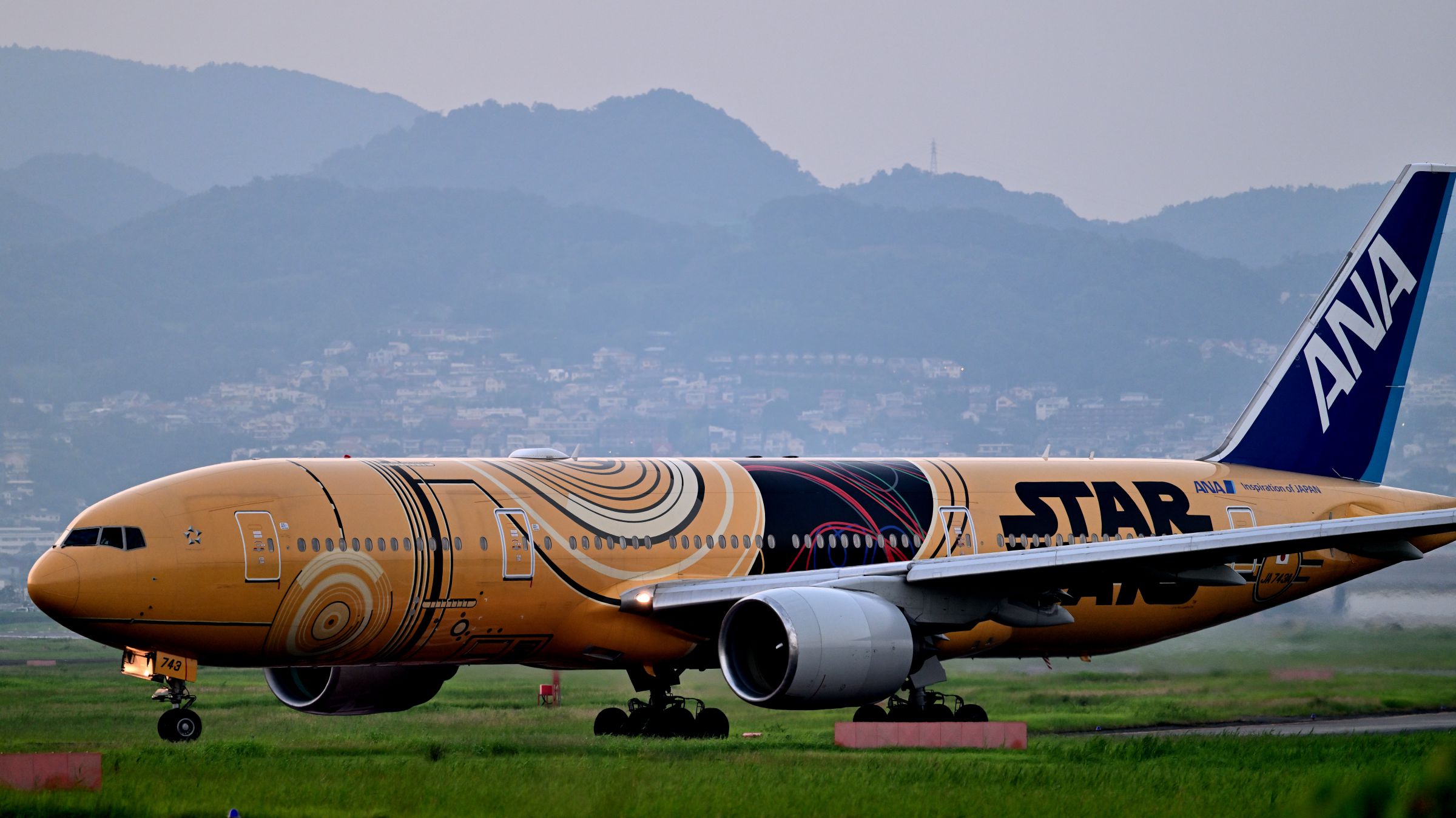 C-3PO ANA JET photo 3 奇跡の出会い | GANREF