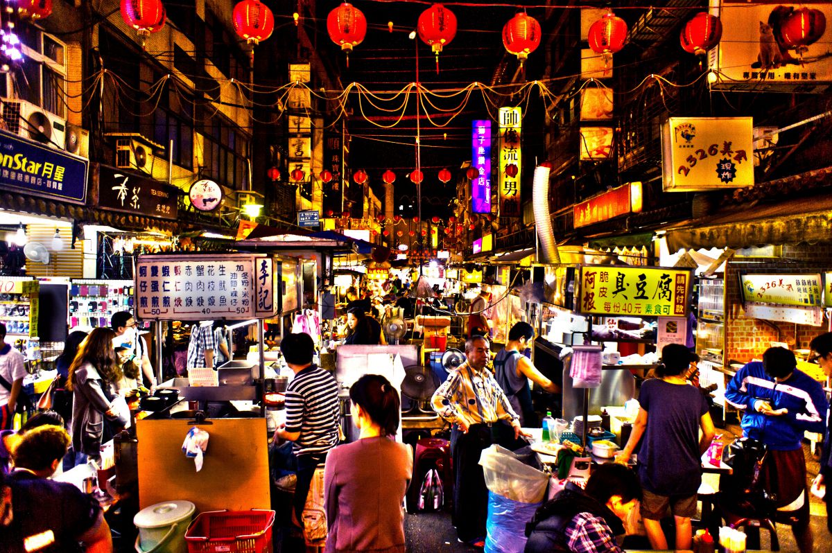 台北の夜 街並み 建物 夜景 Ganref