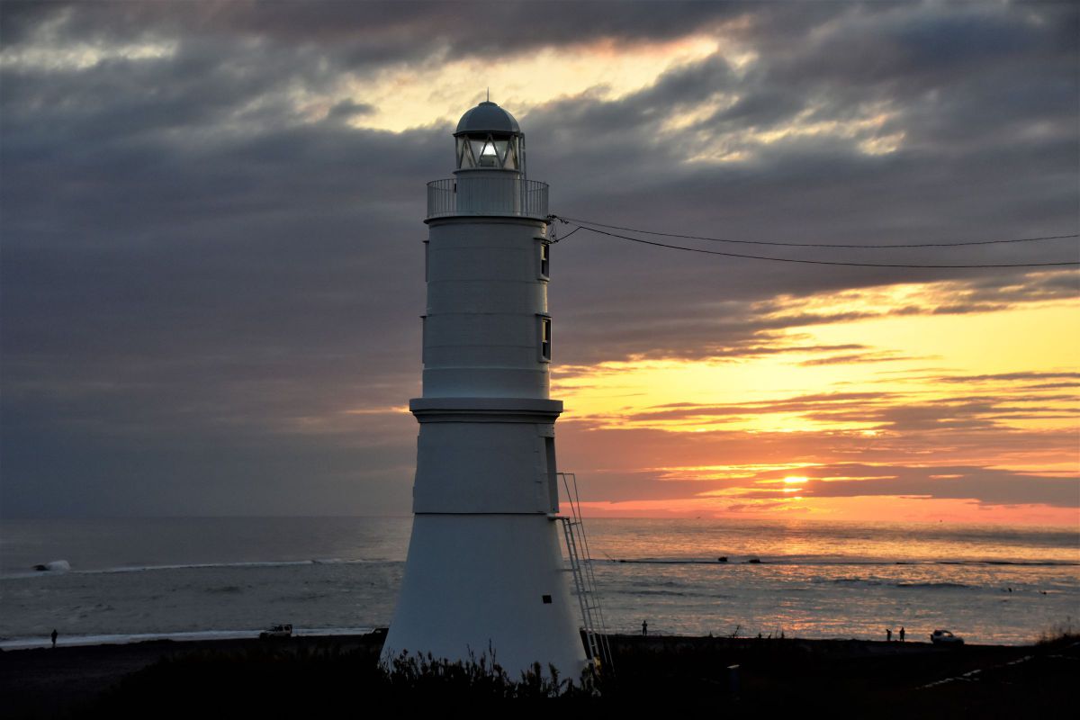 掛塚灯台の夕照2 GANREF