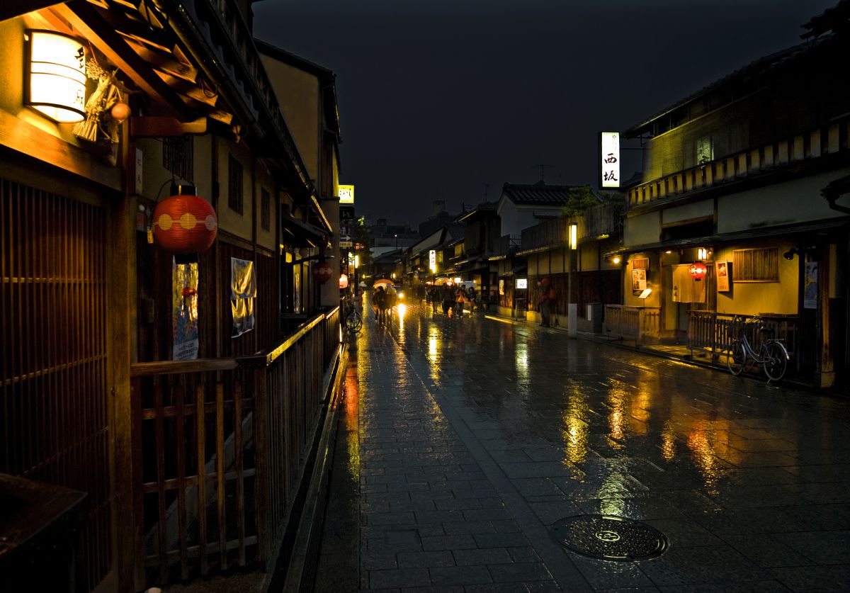 雨 花見小路 街並み 建物 街並み Ganref