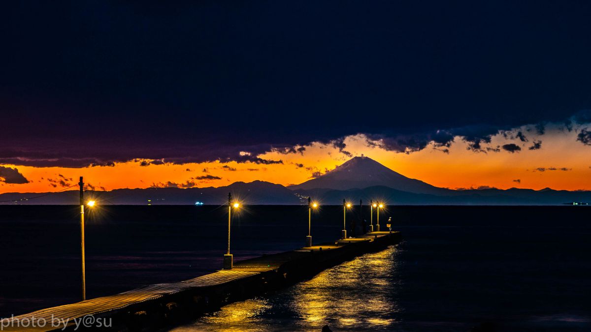 原岡海岸の桟橋と夕景の富士山 自然 風景 海 Ganref