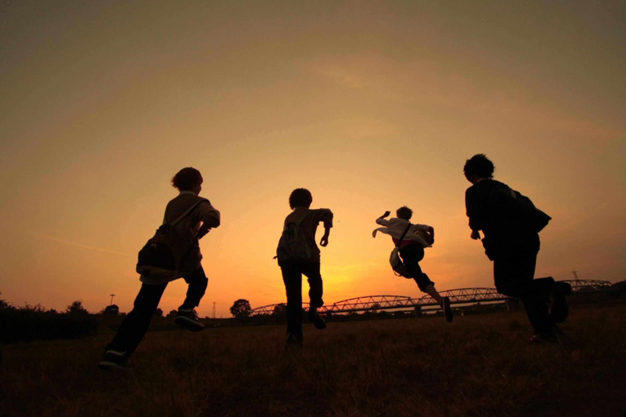 夕陽 に 向かっ て 走れ