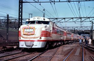 近鉄南大阪線の「ラビットカー」復刻塗装電車 | GANREF