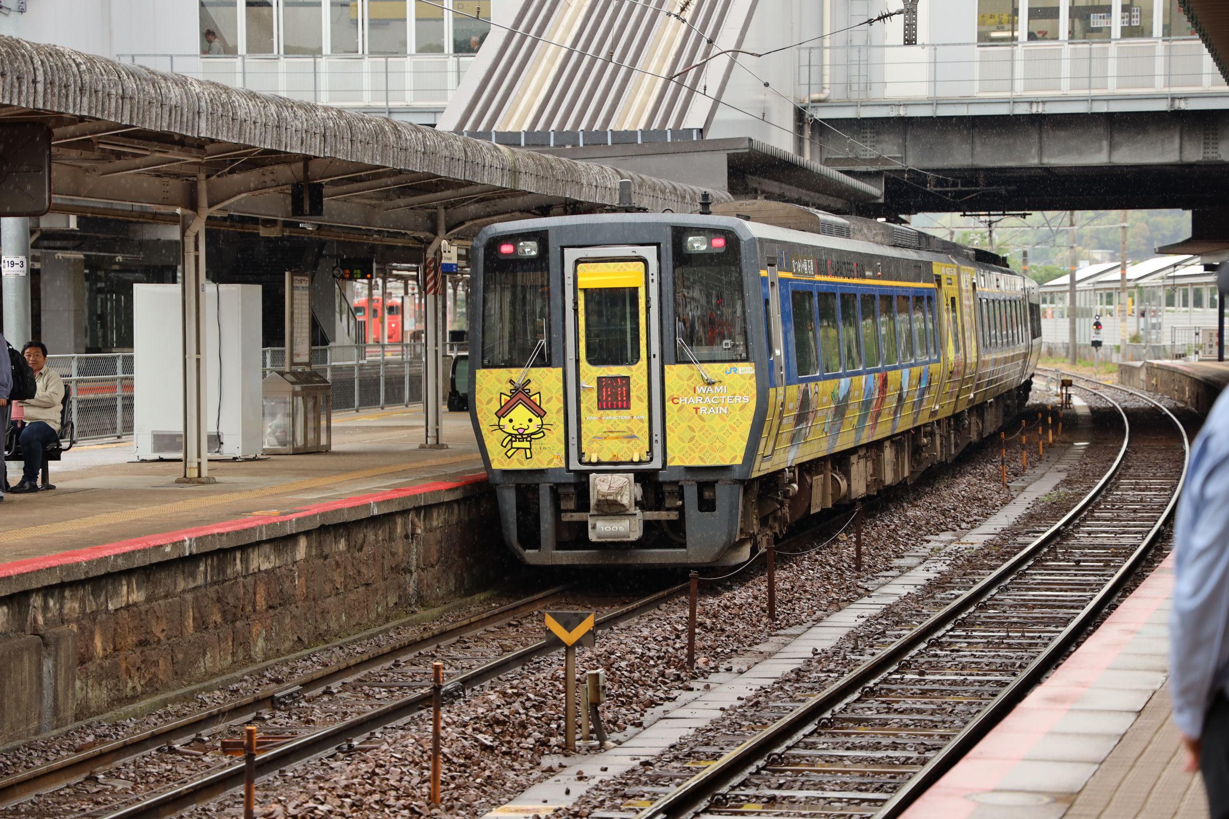 鉄道写真特急おき 特急スーパーおき、新山口駅にて | GANREF